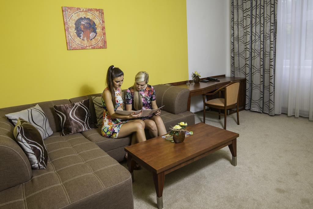 Hotel Skalka Rajecké Teplice エクステリア 写真