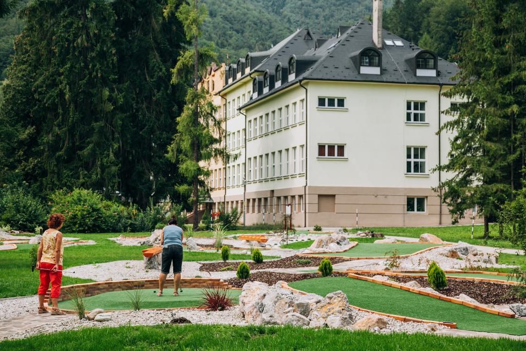 Hotel Skalka Rajecké Teplice エクステリア 写真