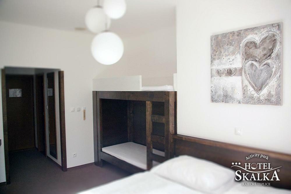 Hotel Skalka Rajecké Teplice エクステリア 写真